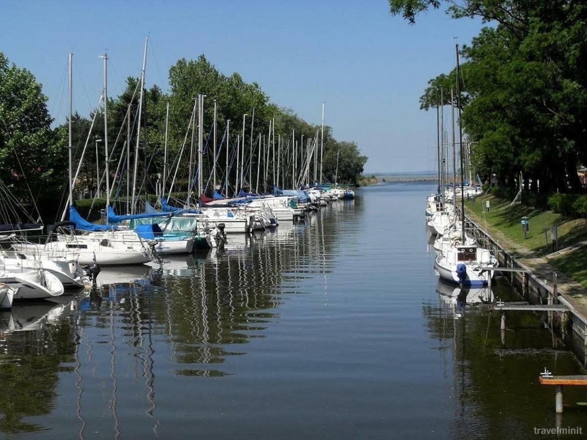 فيلا Janos Nyaralo Balatonmáriafürdő المظهر الخارجي الصورة